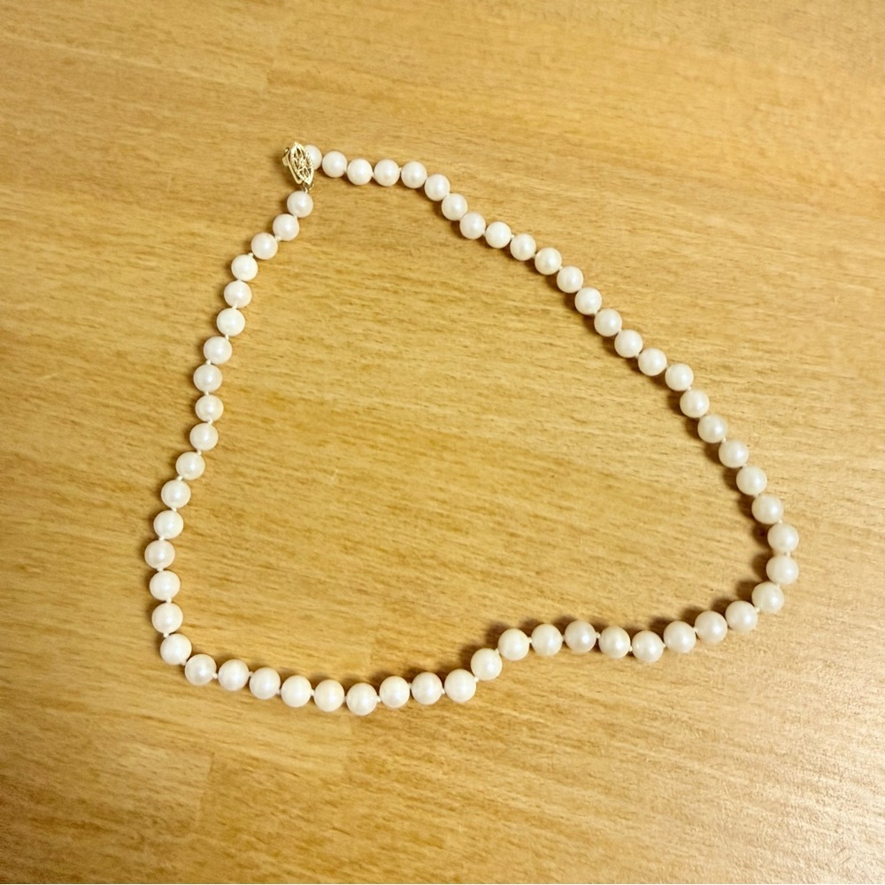14k IPS marked clasp white pearl necklace vintage - Picture 3 of 5